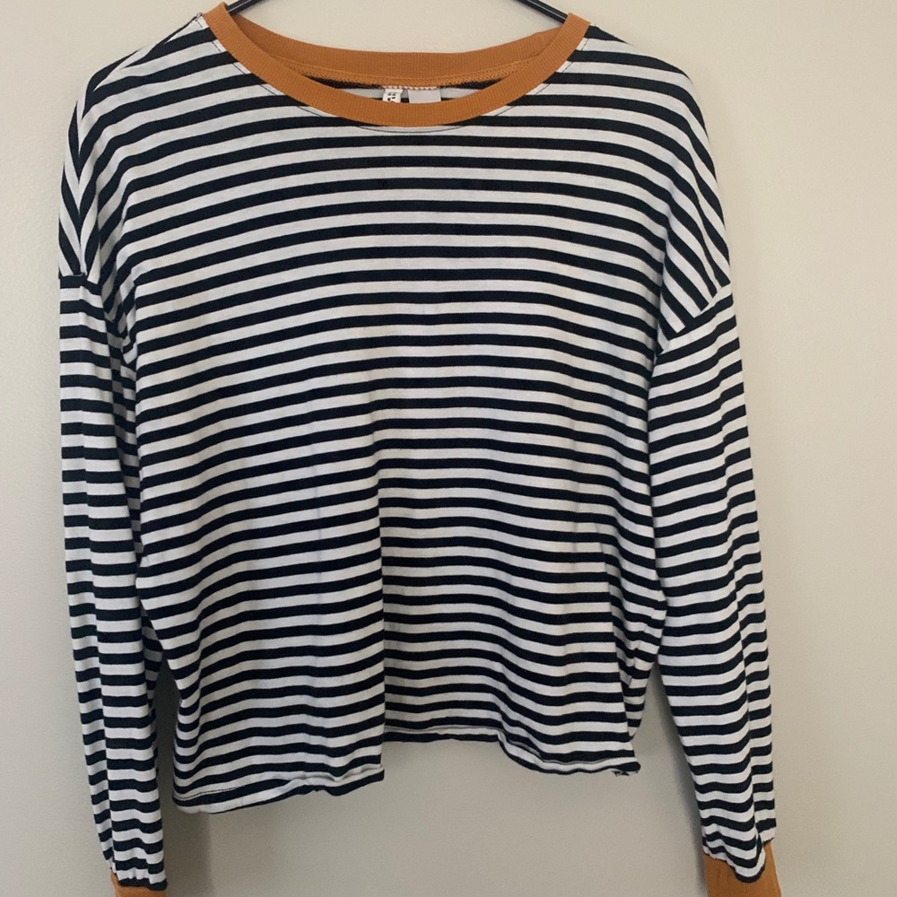 Cropped long sleeve shirt